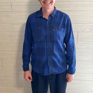 Levi’s plaid flannel button down shirt. Size L